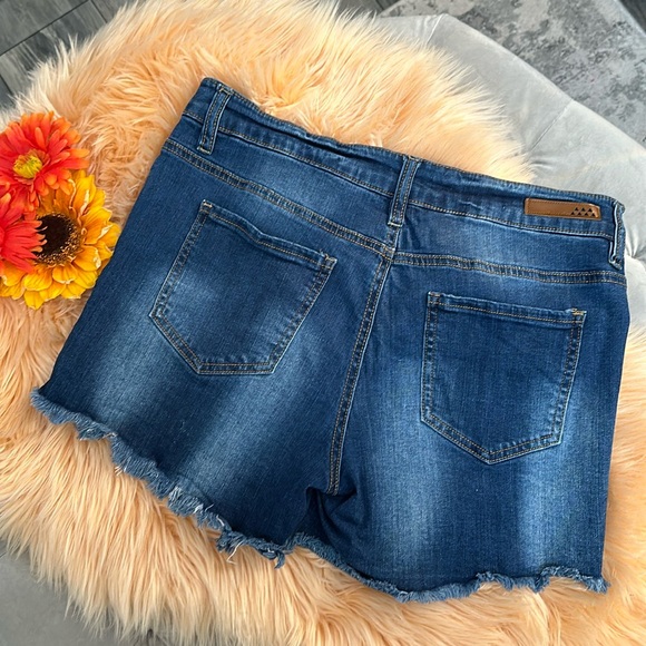 Jean Shorts Blue With Distressed Areas Sz 11 - Picture 2 of 4